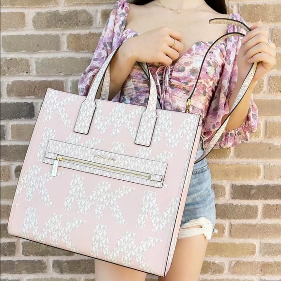 Gaby’sBags💕NWT Michael Kors XL Tote Satchel - Picture 1 of 3